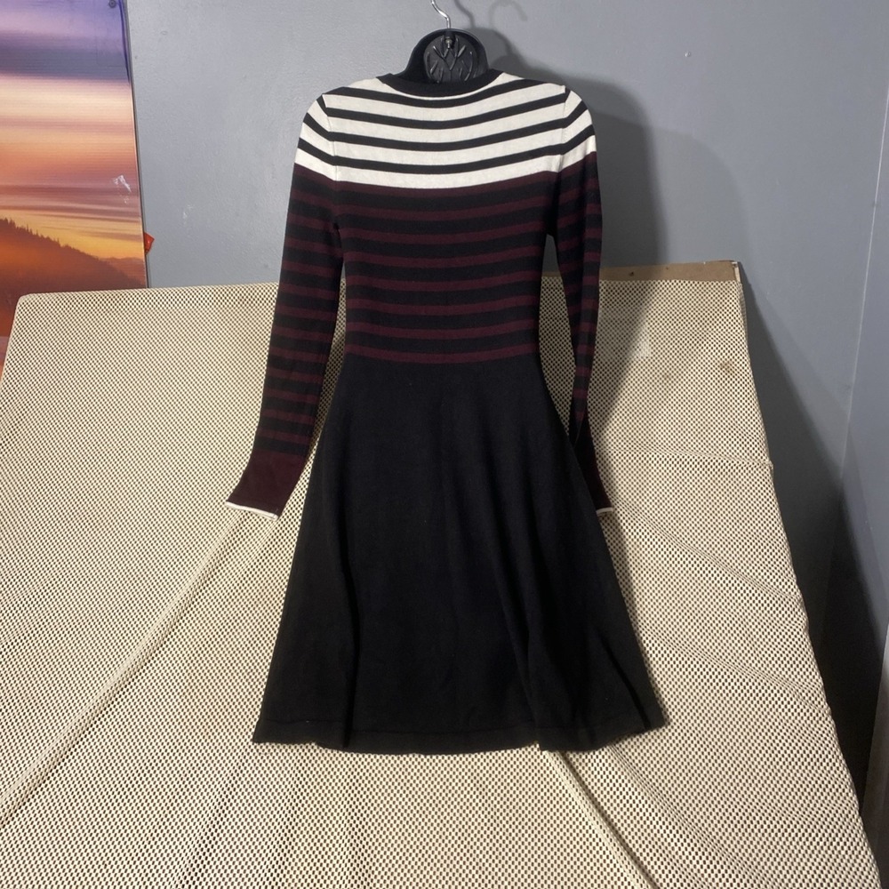Vince Camuto Fit Flare Sweater Dress Size XS Black Red Striped Long Sleeve - Picture 4 of 6